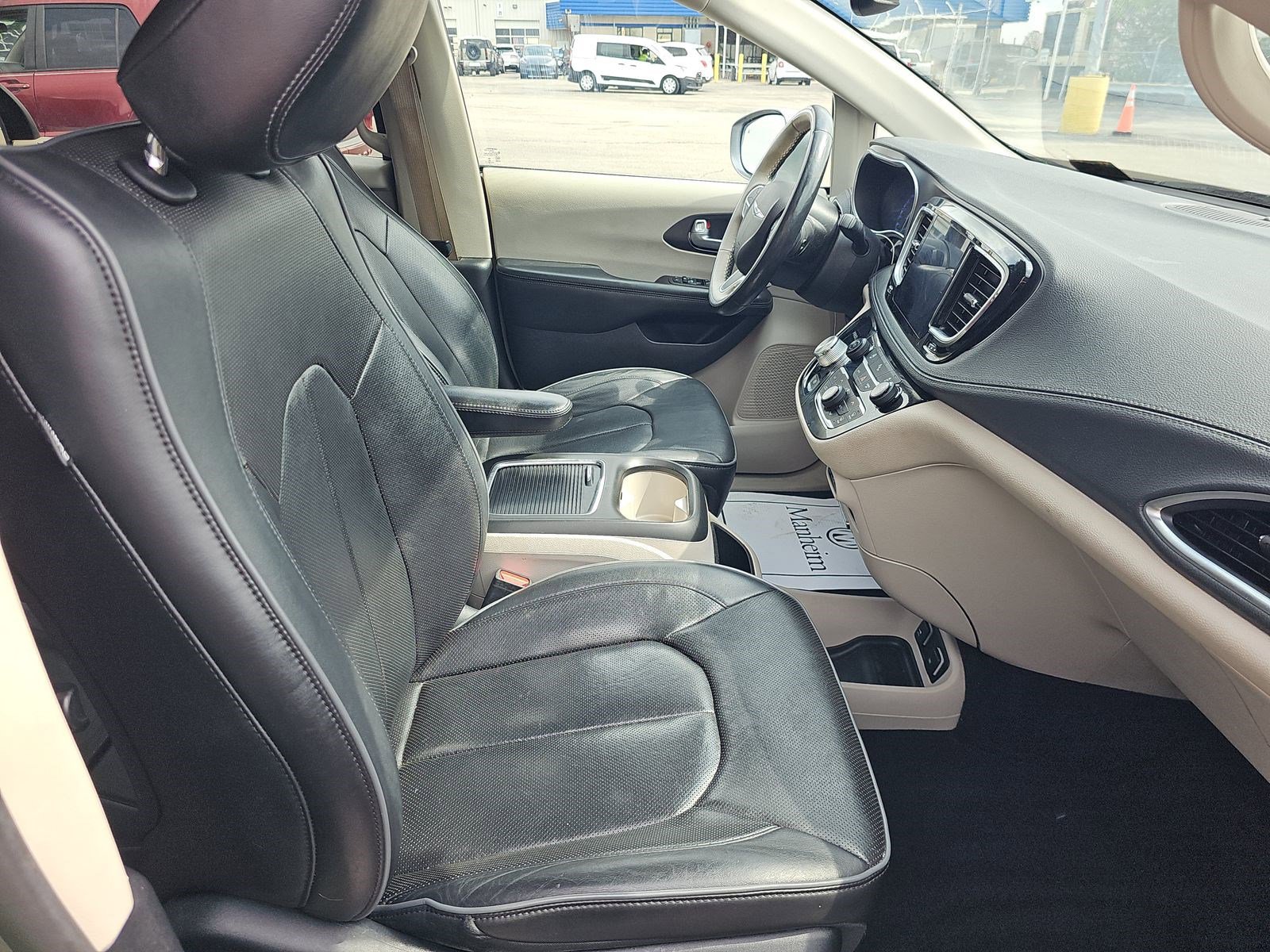 Used 2020 Chrysler Pacifica Limited image 13