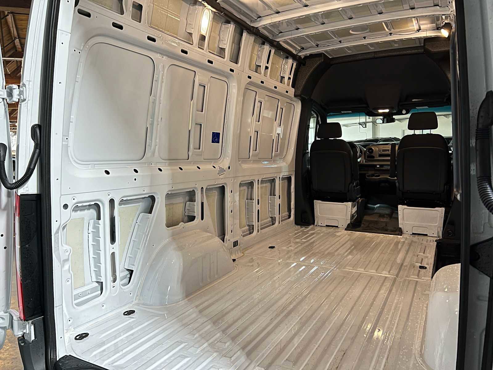 Used 2025 Mercedes-Benz Sprinter 2500 image 19