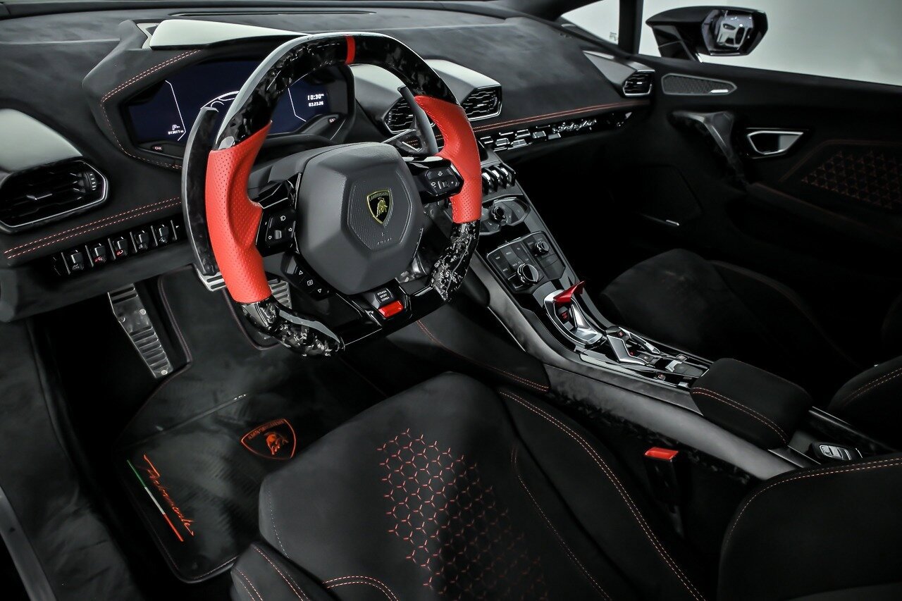 Used 2018 Lamborghini Huracan Performante AWD/4WD image 26