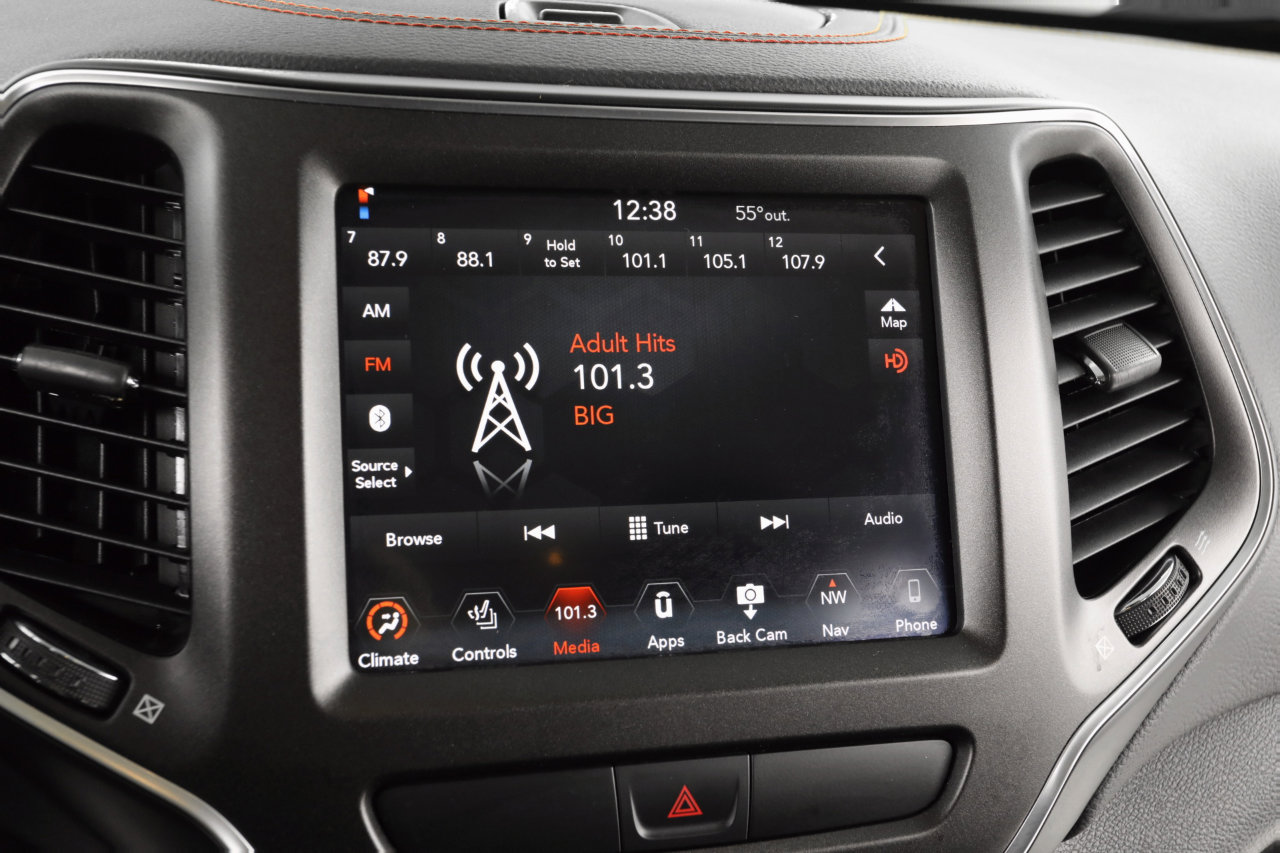 Used 2020 Jeep Cherokee Trailhawk w/ Cold Weather Group image 22