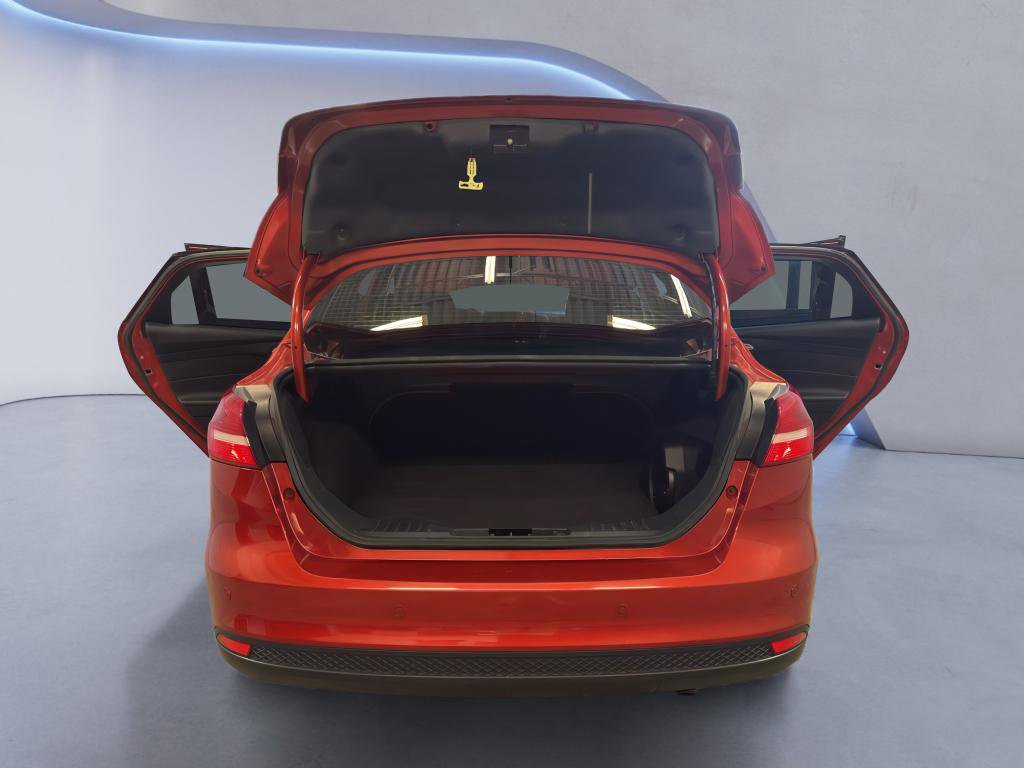 Used 2018 Ford Focus SEL FWD image 11