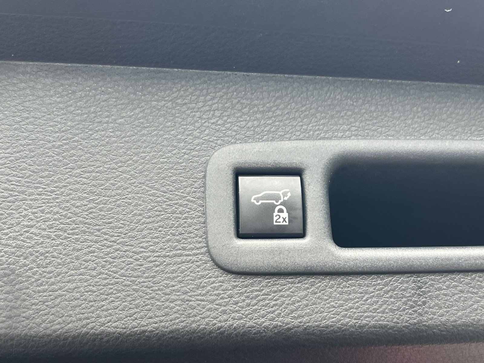Used 2021 Toyota Sienna Platinum AWD/4WD image 40