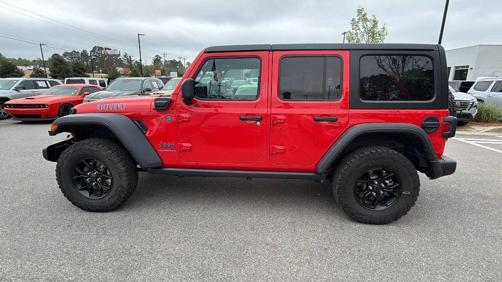 Used 2025 Jeep Wrangler Willys AWD/4WD image 11