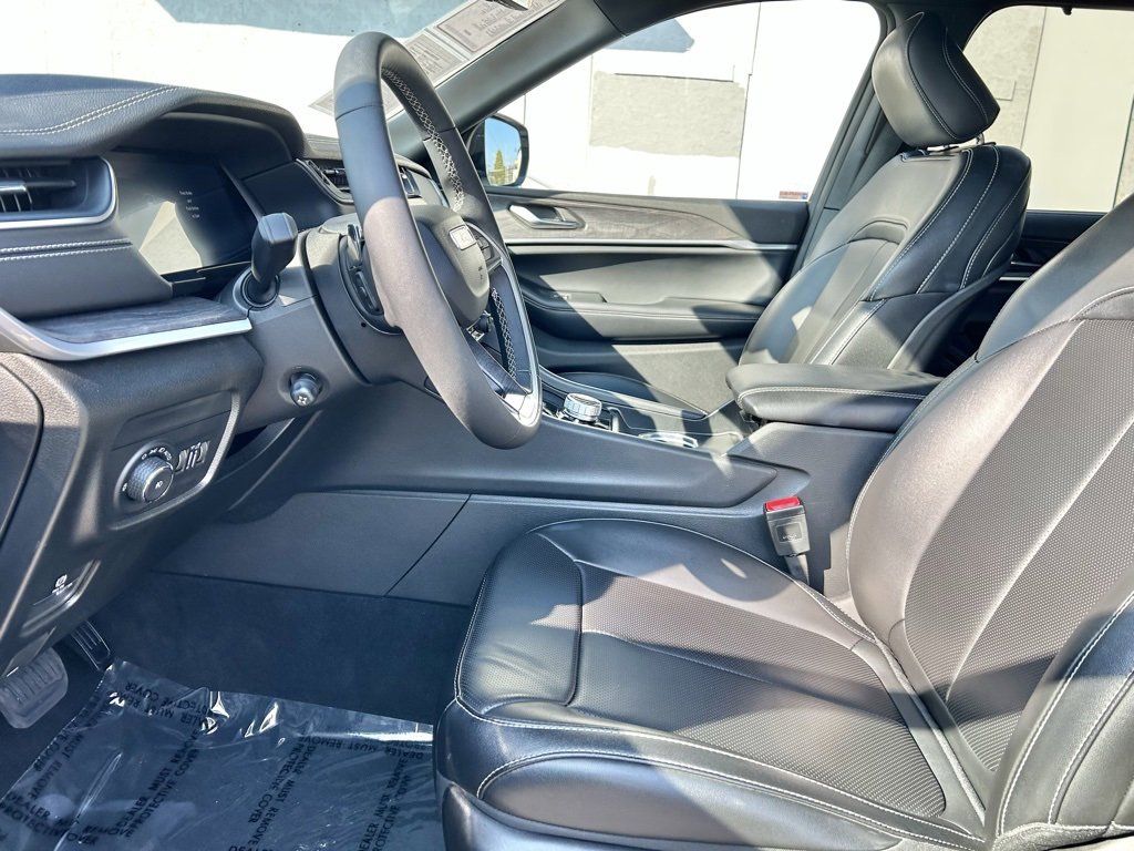 Used 2024 Jeep Grand Cherokee L Limited w/ Luxury Tech Group II image 10