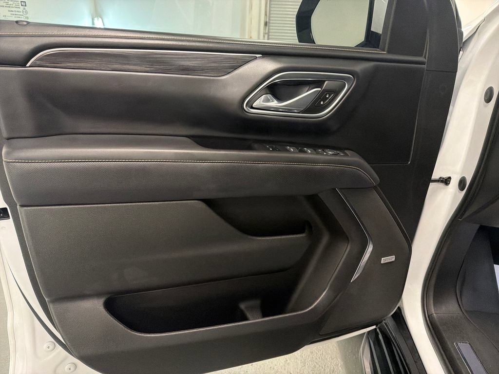 Used 2023 GMC Yukon XL SLT w/ SLT Premium Package RWD image 14