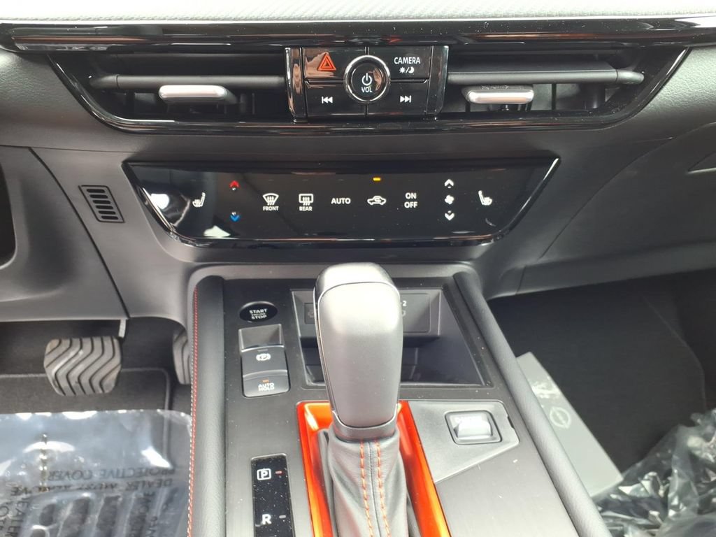 New 2026 Nissan Kicks SR w/ SR Premium Package AWD/4WD image 21