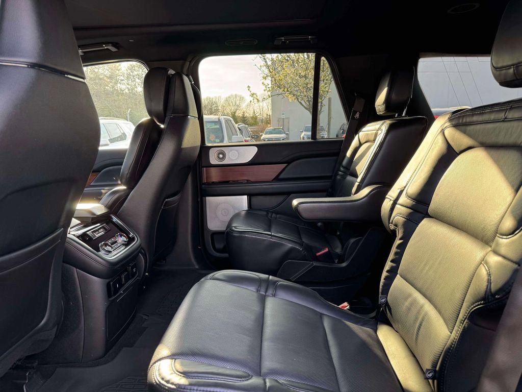 Used 2020 Lincoln Navigator Reserve w/ Equipment Group 208A Reserve AWD/4WD image 14