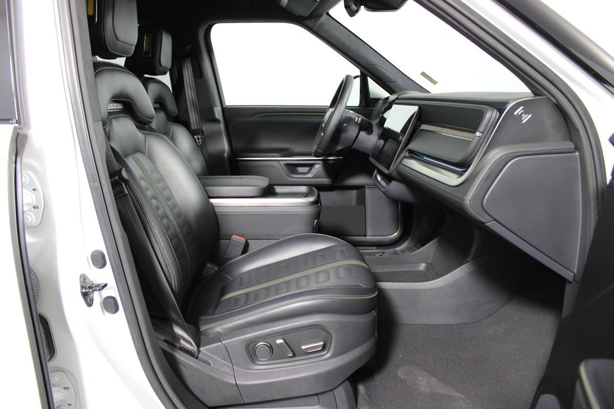 Used 2025 Rivian R1S Adventure Dual AWD/4WD image 28