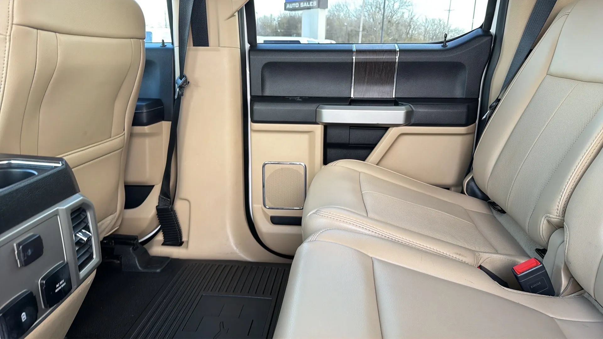 Used 2020 Ford F350 Lariat w/ Lariat Value Package AWD/4WD image 45