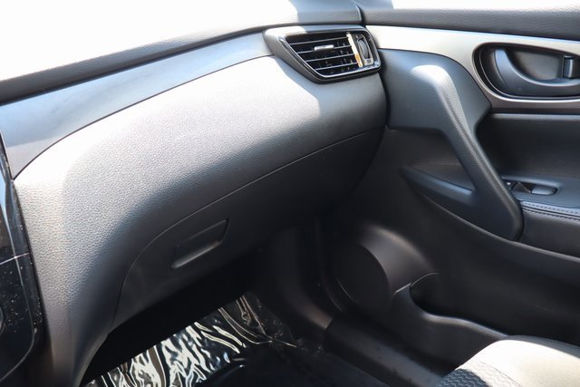Used 2022 Nissan Rogue Sport S image 29