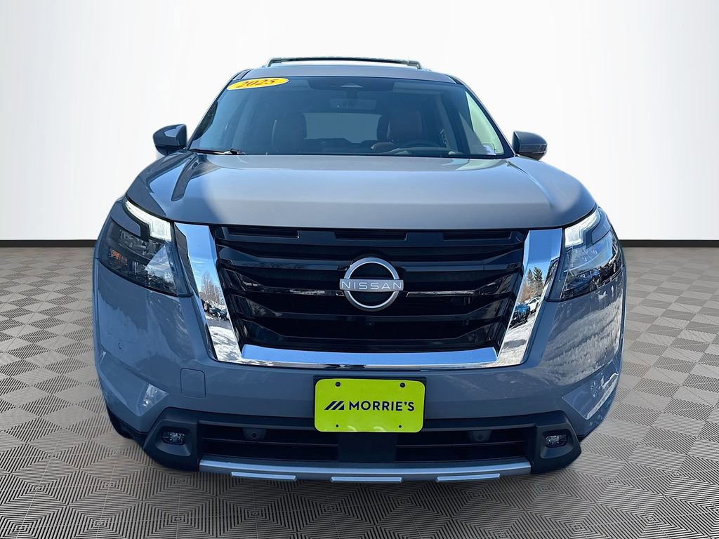 Used 2025 Nissan Pathfinder Platinum image 2