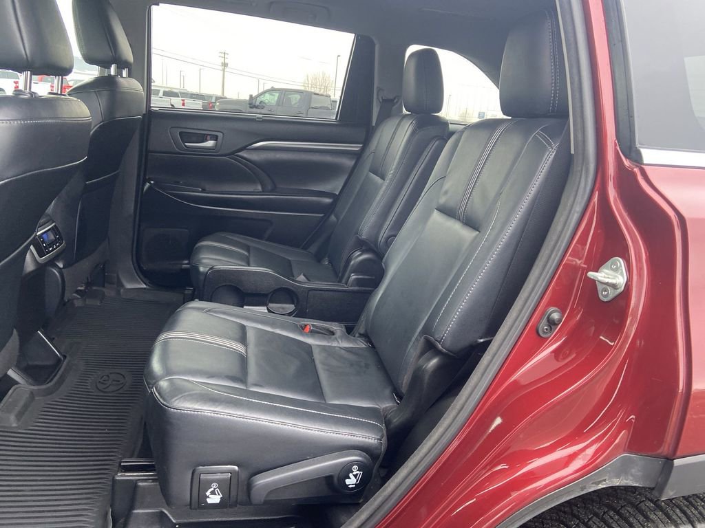 Used 2018 Toyota Highlander SE w/ Protection Package #3 image 25