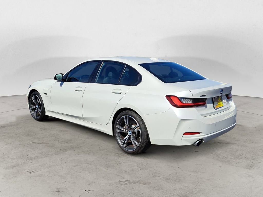 Used 2023 BMW 330e xDrive w/ Driving Assistance Package AWD/4WD image 5