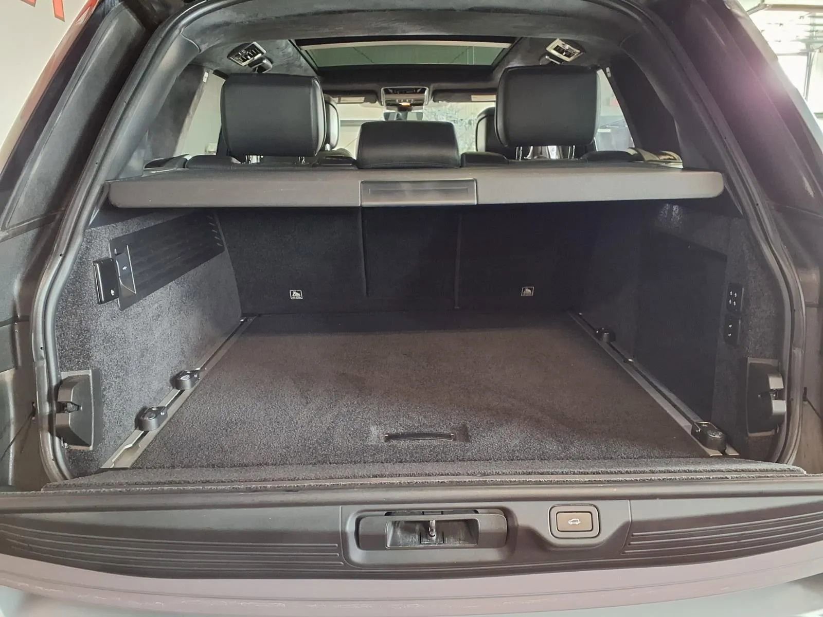 Used 2018 Land Rover Range Rover Supercharged image 6