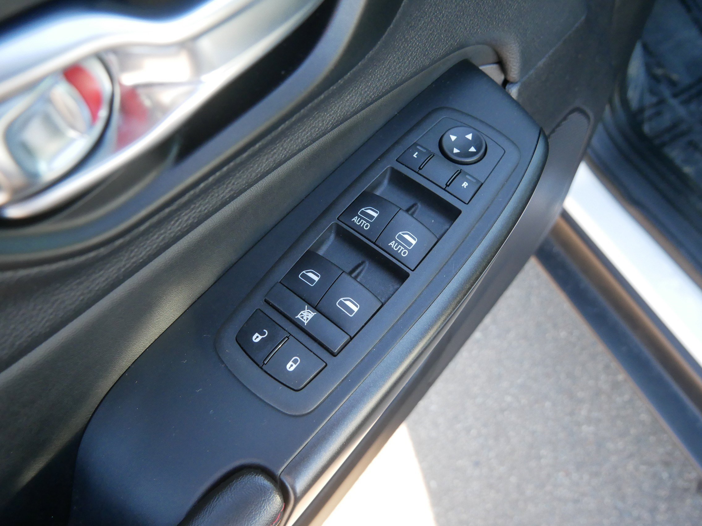 Used 2022 Jeep Cherokee Trailhawk image 23