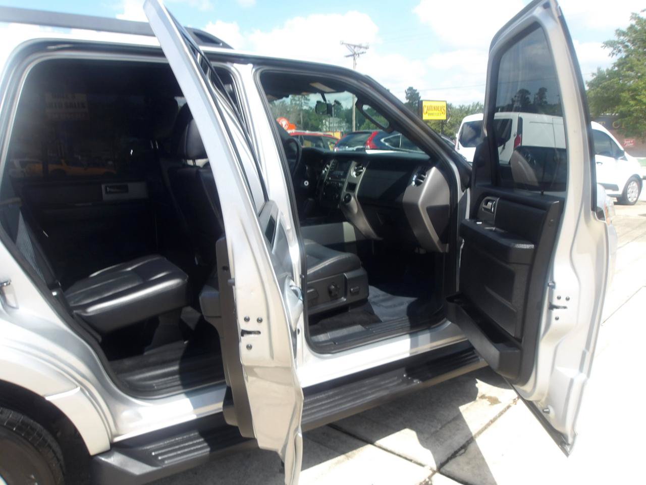 Used 2015 Ford Expedition XLT w/ Equipment Group 201A RWD image 6