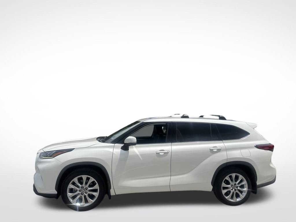 Used 2021 Toyota Highlander Limited AWD/4WD image 3