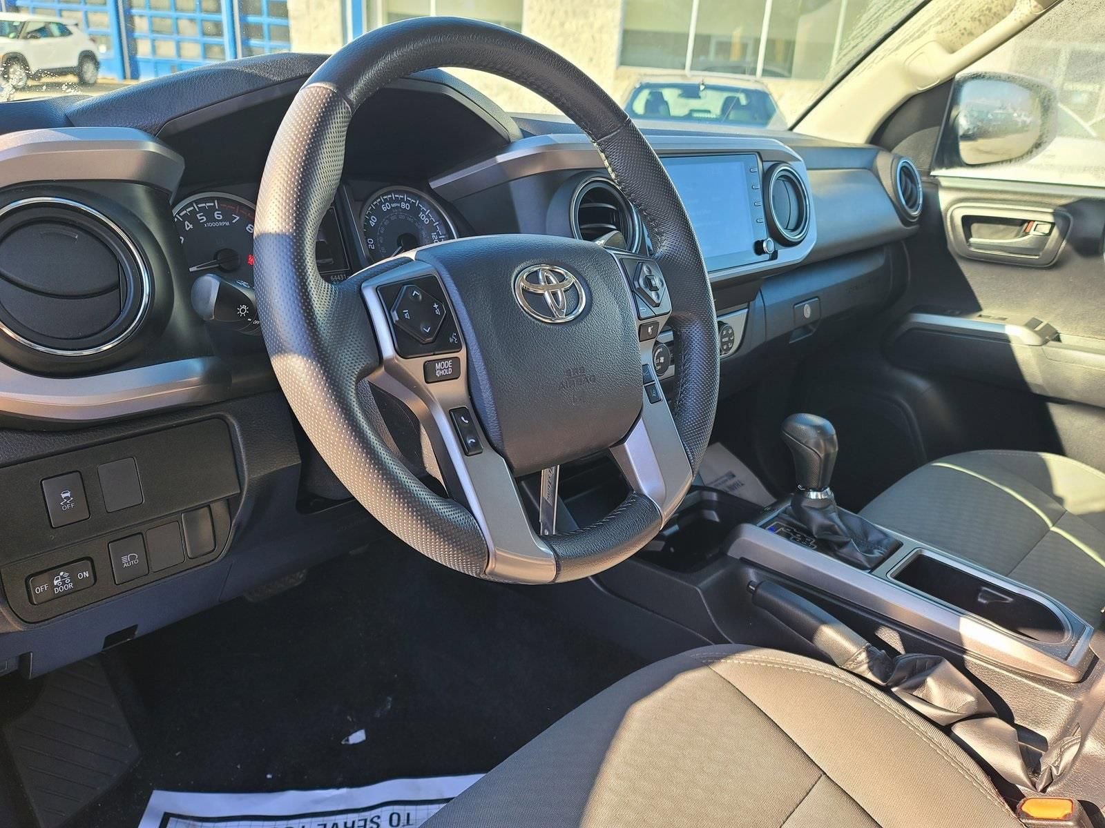 Used 2020 Toyota Tacoma SR5 AWD/4WD image 8