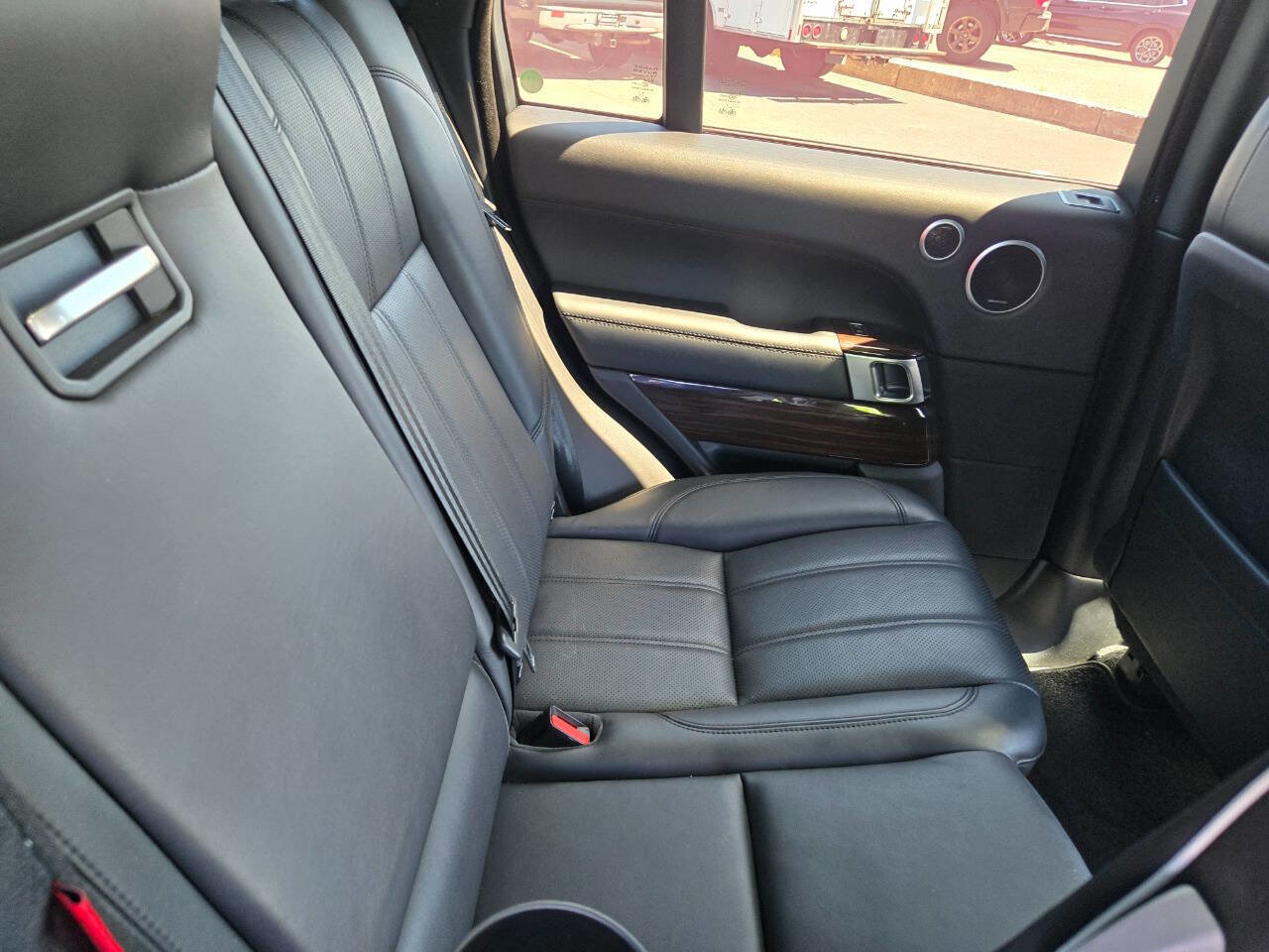 Used 2017 Land Rover Range Rover HSE image 25