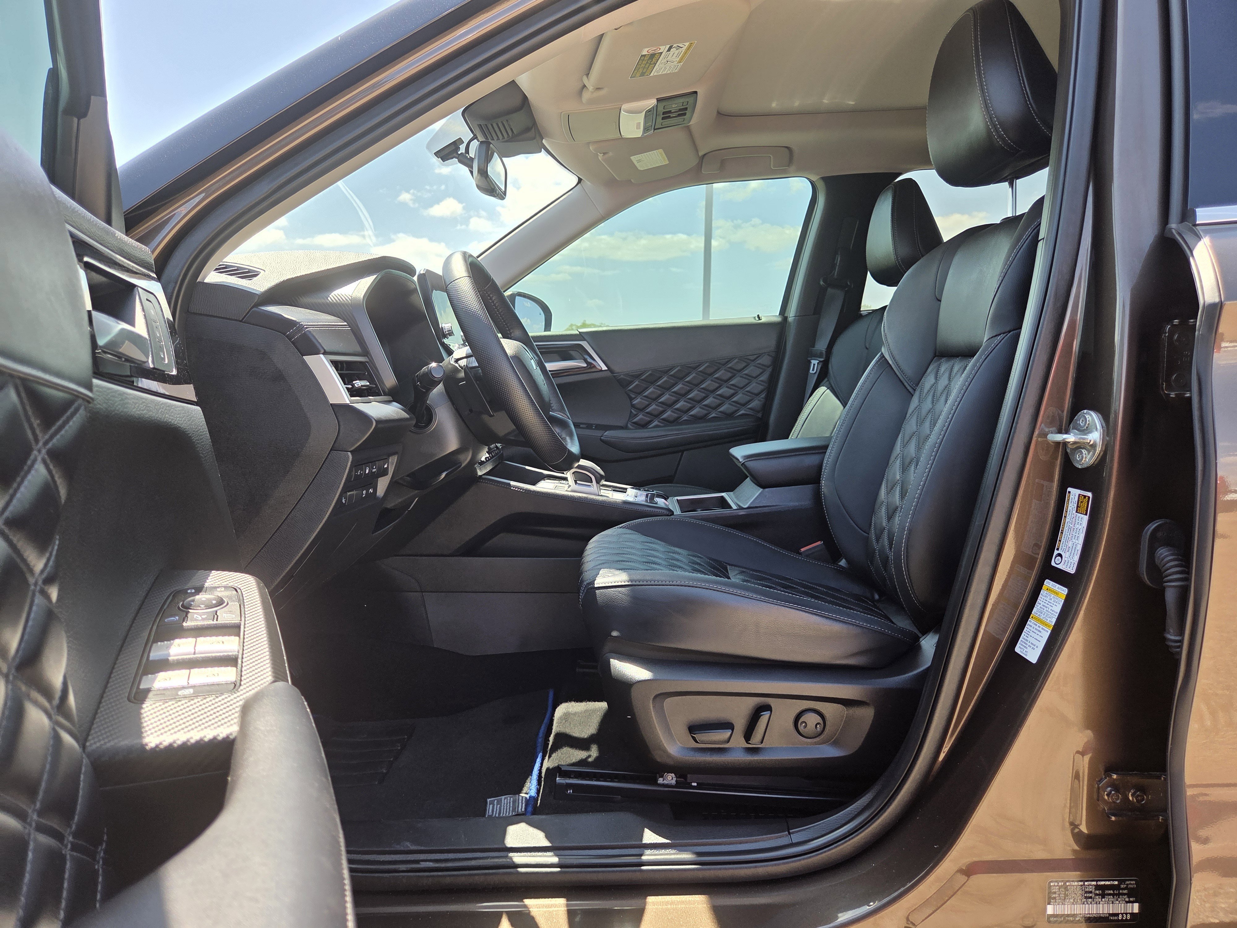 Used 2024 Mitsubishi Outlander SEL Black Edition image 13