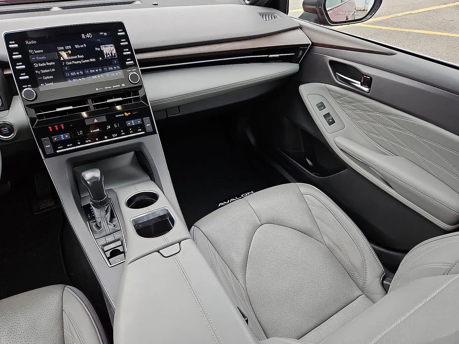 Used 2020 Toyota Avalon Limited FWD image 12