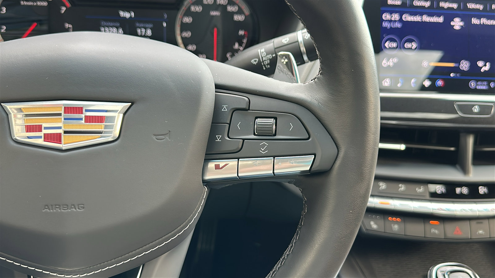 Used 2025 Cadillac CT4 V w/ LPO, ONYX Package image 17