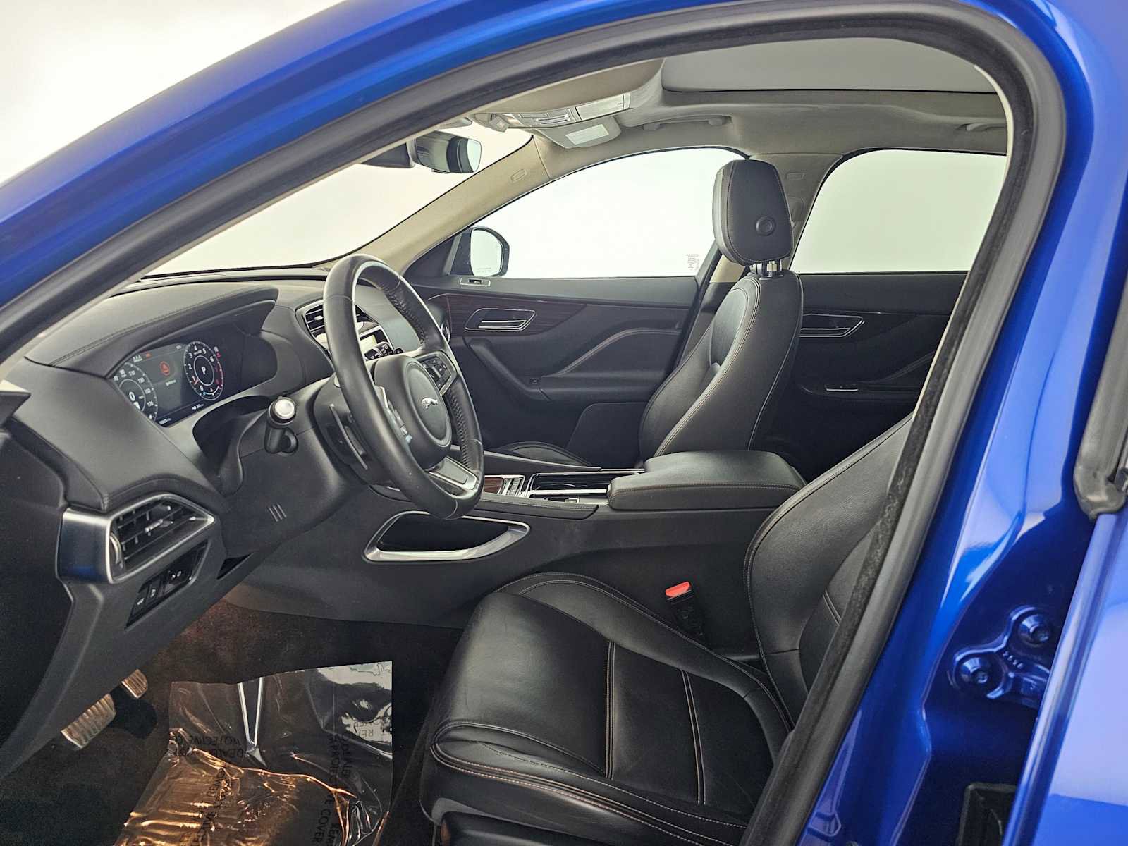 Used 2019 Jaguar F-PACE Prestige image 21