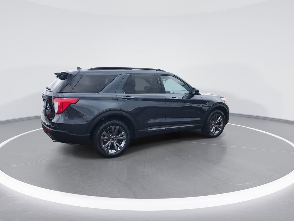 Used 2022 Ford Explorer XLT w/ Equipment Group 202A AWD/4WD image 8