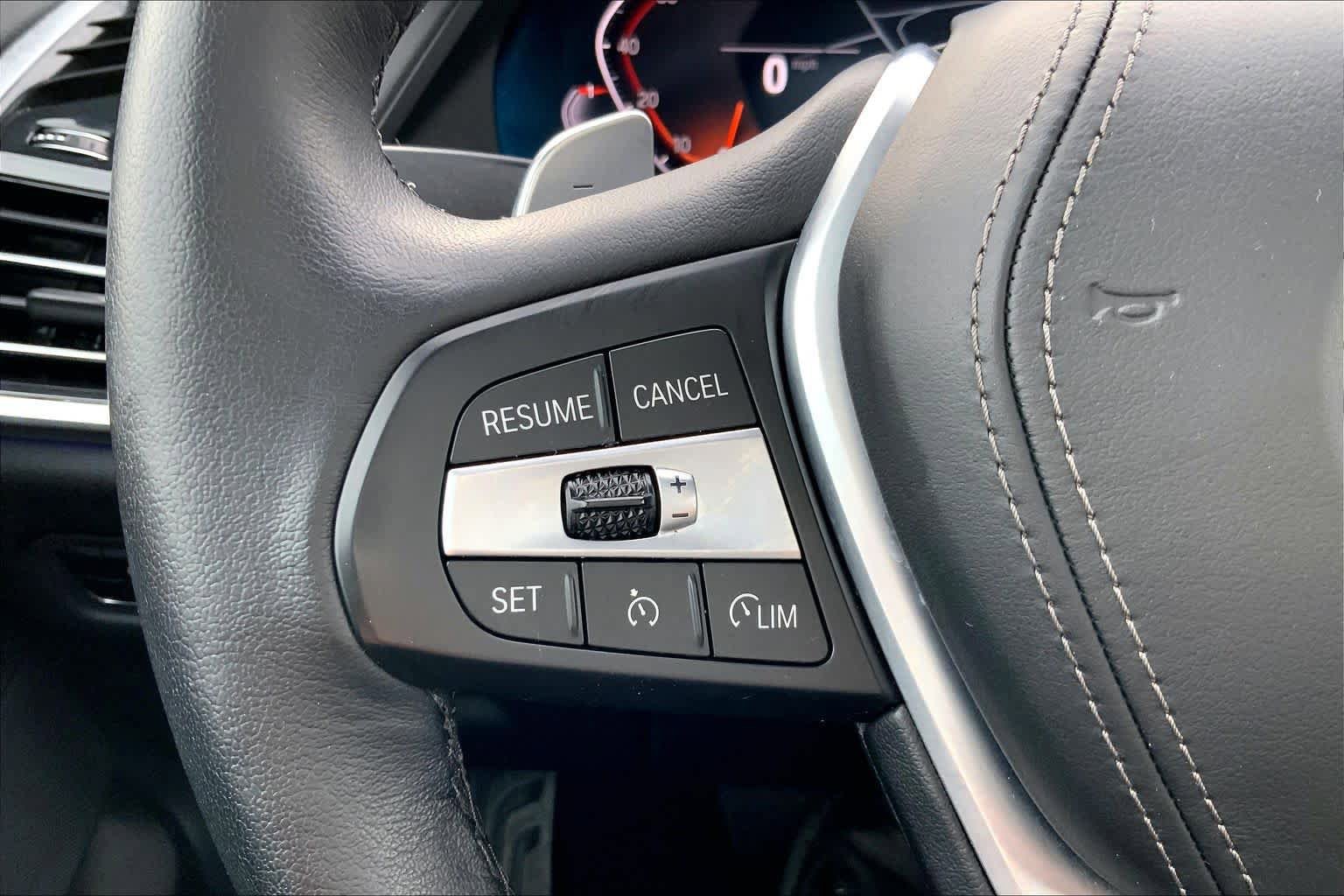 Used 2022 BMW X5 xDrive40i w/ Parking Assistance Package AWD/4WD image 23