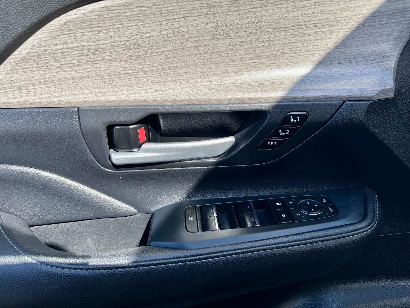 Used 2024 Toyota Grand Highlander Limited AWD/4WD image 26