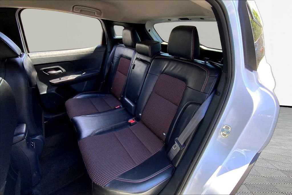 Used 2025 Nissan Kicks SR image 16