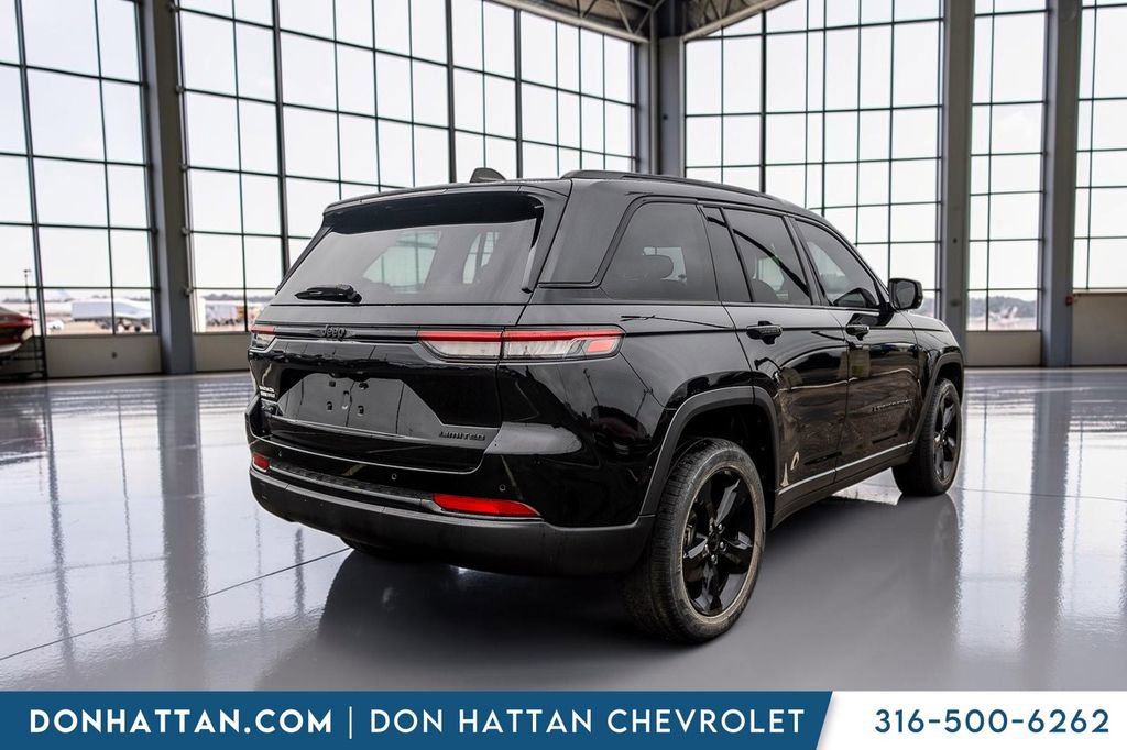 Used 2023 Jeep Grand Cherokee Limited w/ Black Appearance Package AWD/4WD image 38