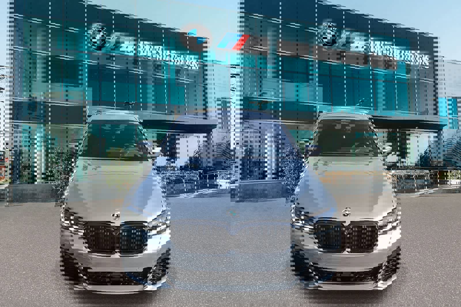 Used 2023 BMW M550i xDrive w/ Executive Package AWD/4WD image 2