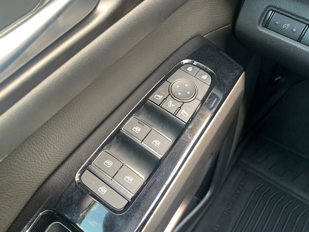 Used 2023 Nissan Pathfinder Platinum w/ Cargo Package AWD/4WD image 27