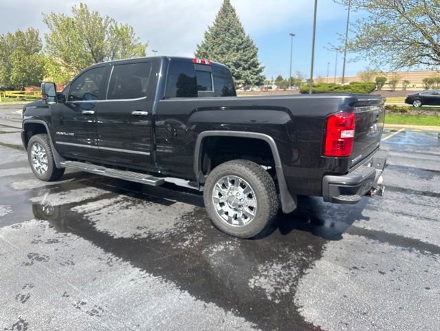 Used 2019 GMC Sierra 2500 Denali w/ Suspension Package, Off-Road AWD/4WD image 4