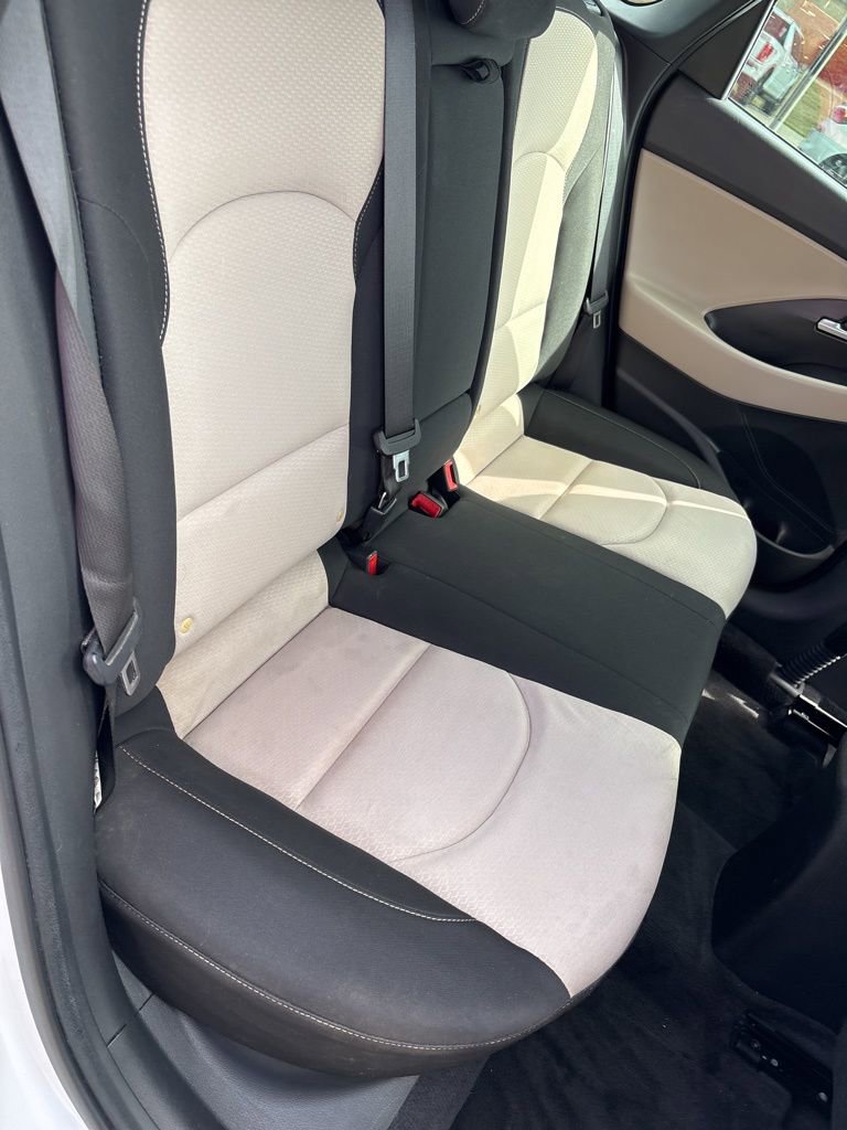 Used 2020 Hyundai Elantra GT image 30