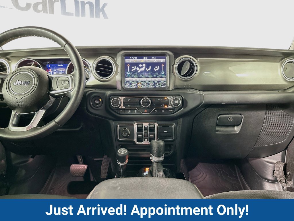 Used 2018 Jeep Wrangler Unlimited Sahara AWD/4WD image 27