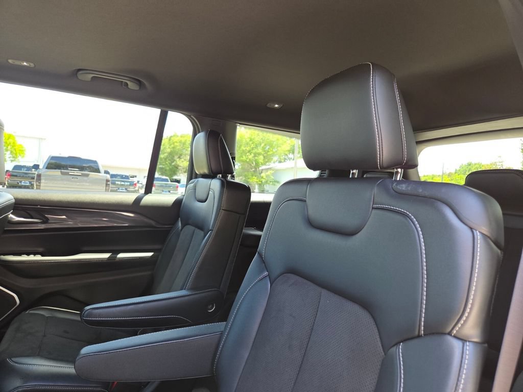 Used 2021 Jeep Grand Cherokee L Laredo AWD/4WD image 24