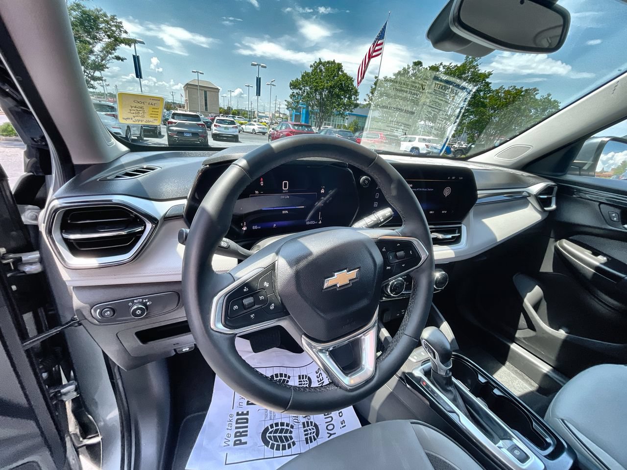 Used 2024 Chevrolet TrailBlazer LT w/ Convenience Package FWD image 10