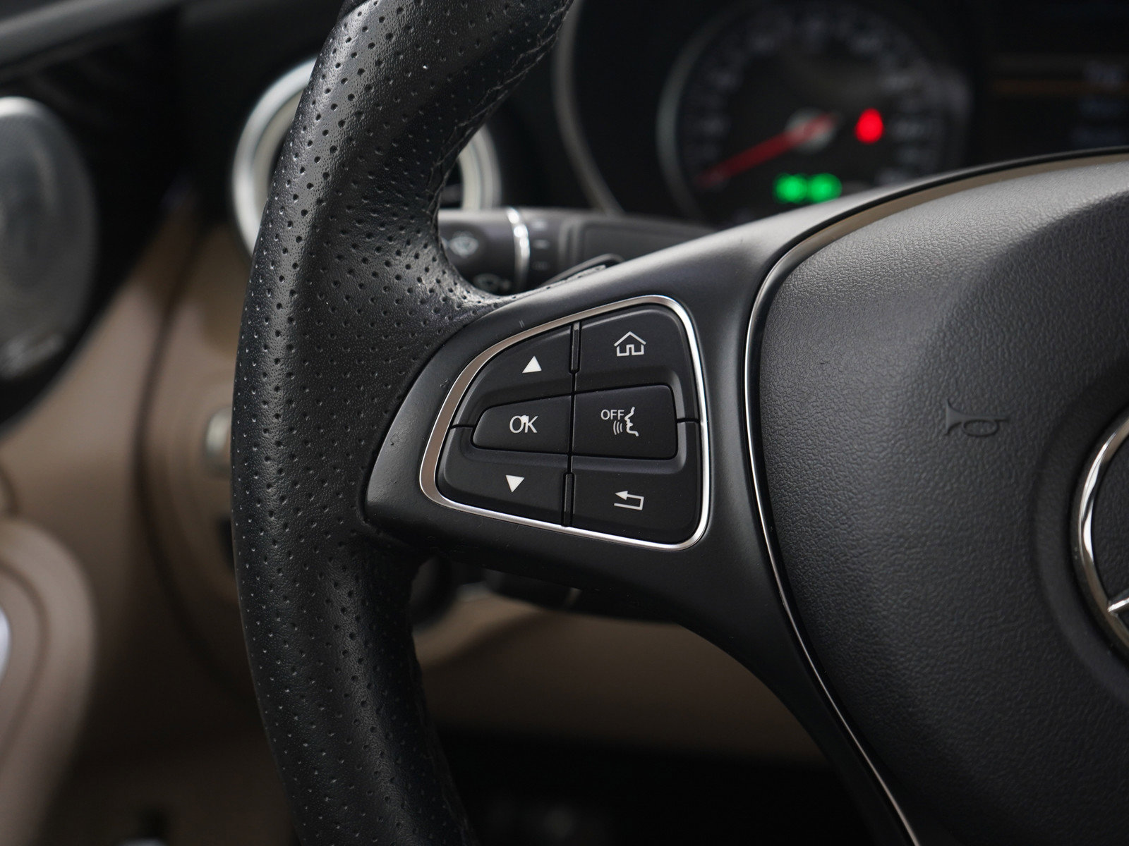 Used 2017 Mercedes-Benz C 300 4MATIC Sedan image 24