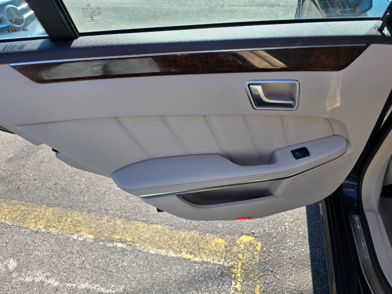 Used 2016 Mercedes-Benz E 250 4MATIC Sedan image 23