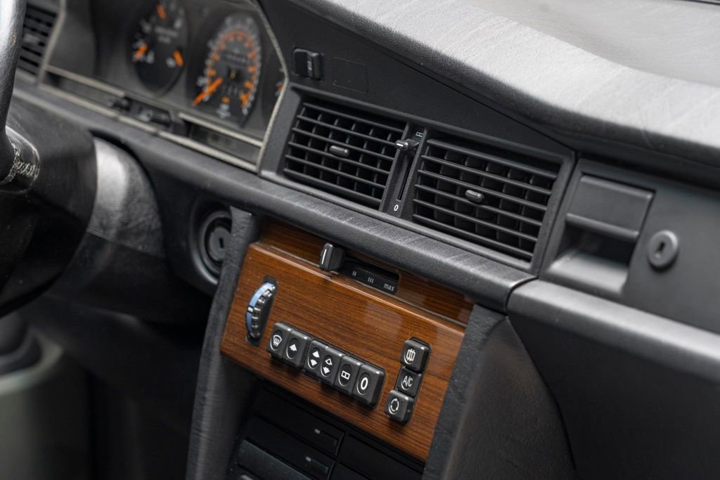 Used 1991 Mercedes-Benz 190 E 2.6 image 36