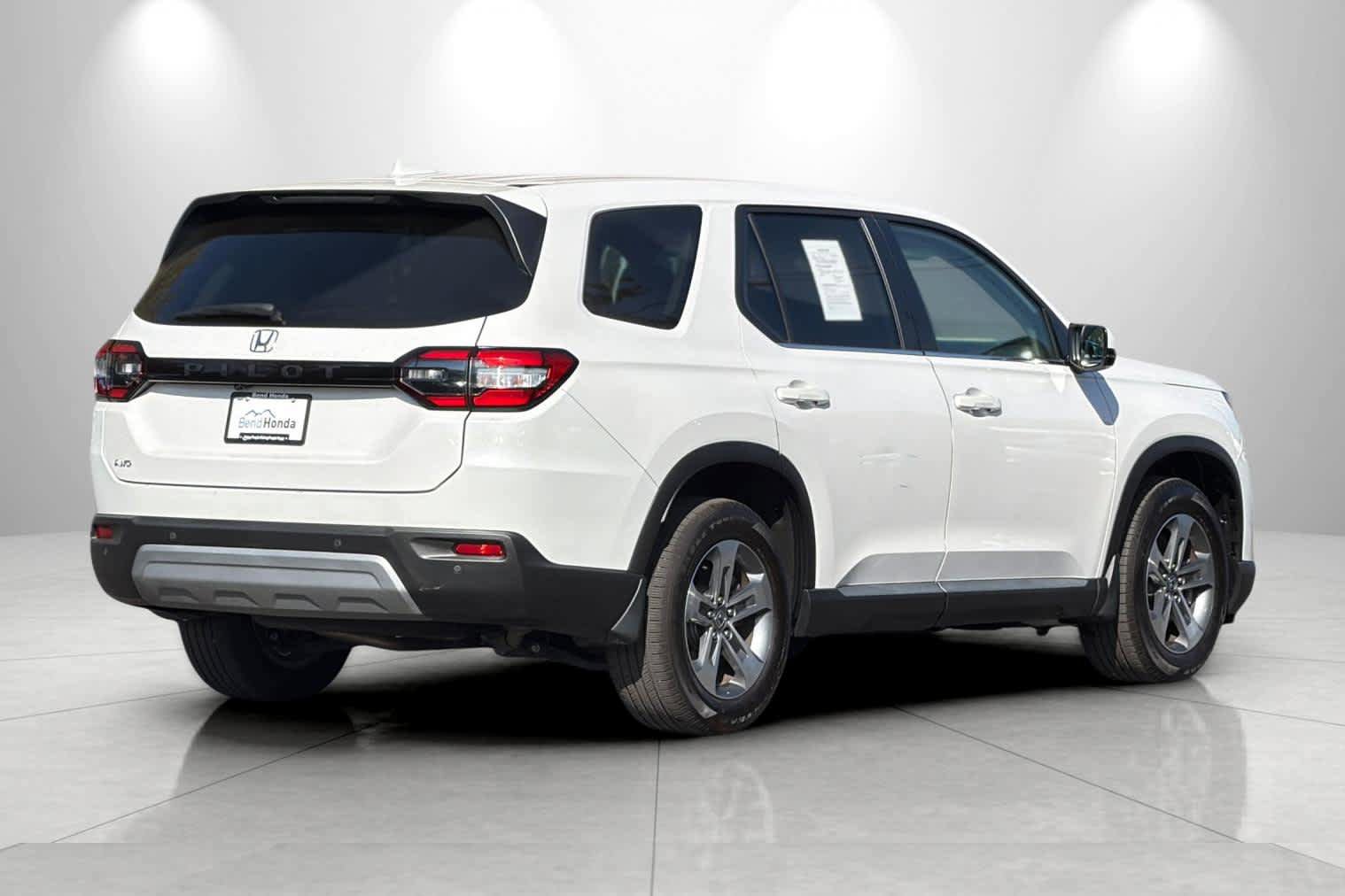 Used 2025 Honda Pilot EX-L image 2