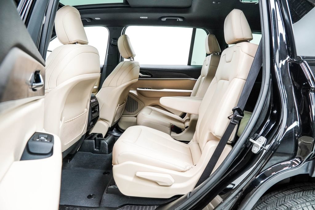 Used 2023 Jeep Grand Cherokee L Limited image 17