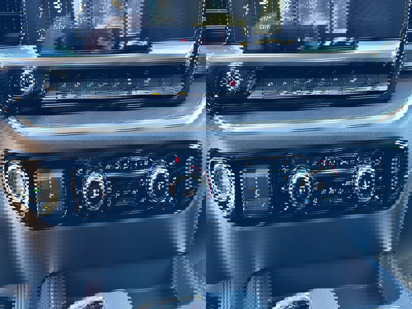 New 2026 GMC Sierra 1500 SLT w/ SLT Premium Plus Package image 30