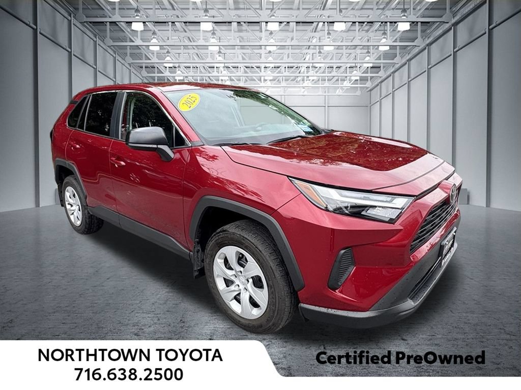 Used 2025 Toyota RAV4 LE AWD/4WD image 4