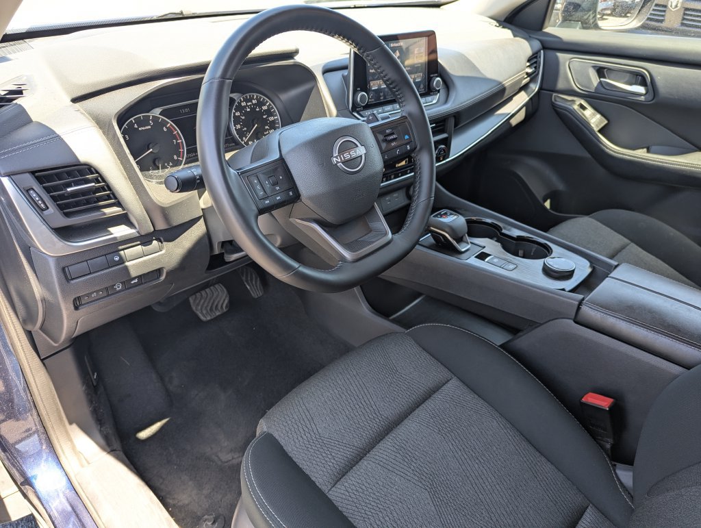Used 2025 Nissan Rogue SV AWD/4WD image 23