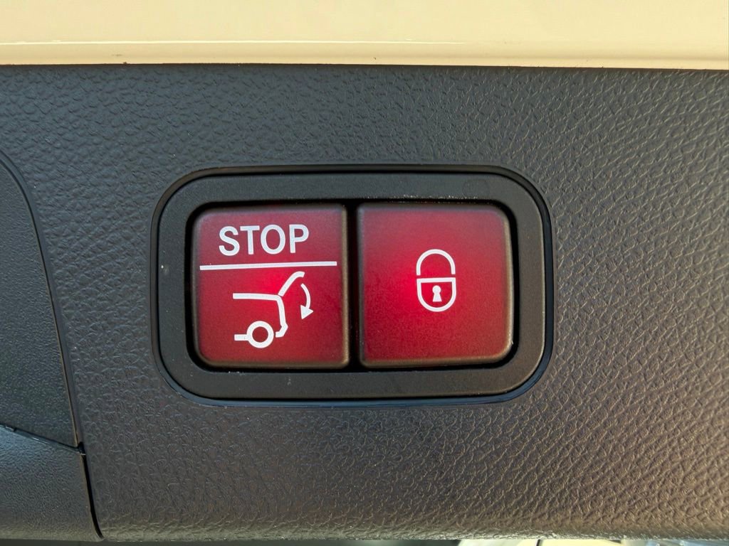 Used 2022 Mercedes-Benz GLC 43 AMG 4MATIC image 9