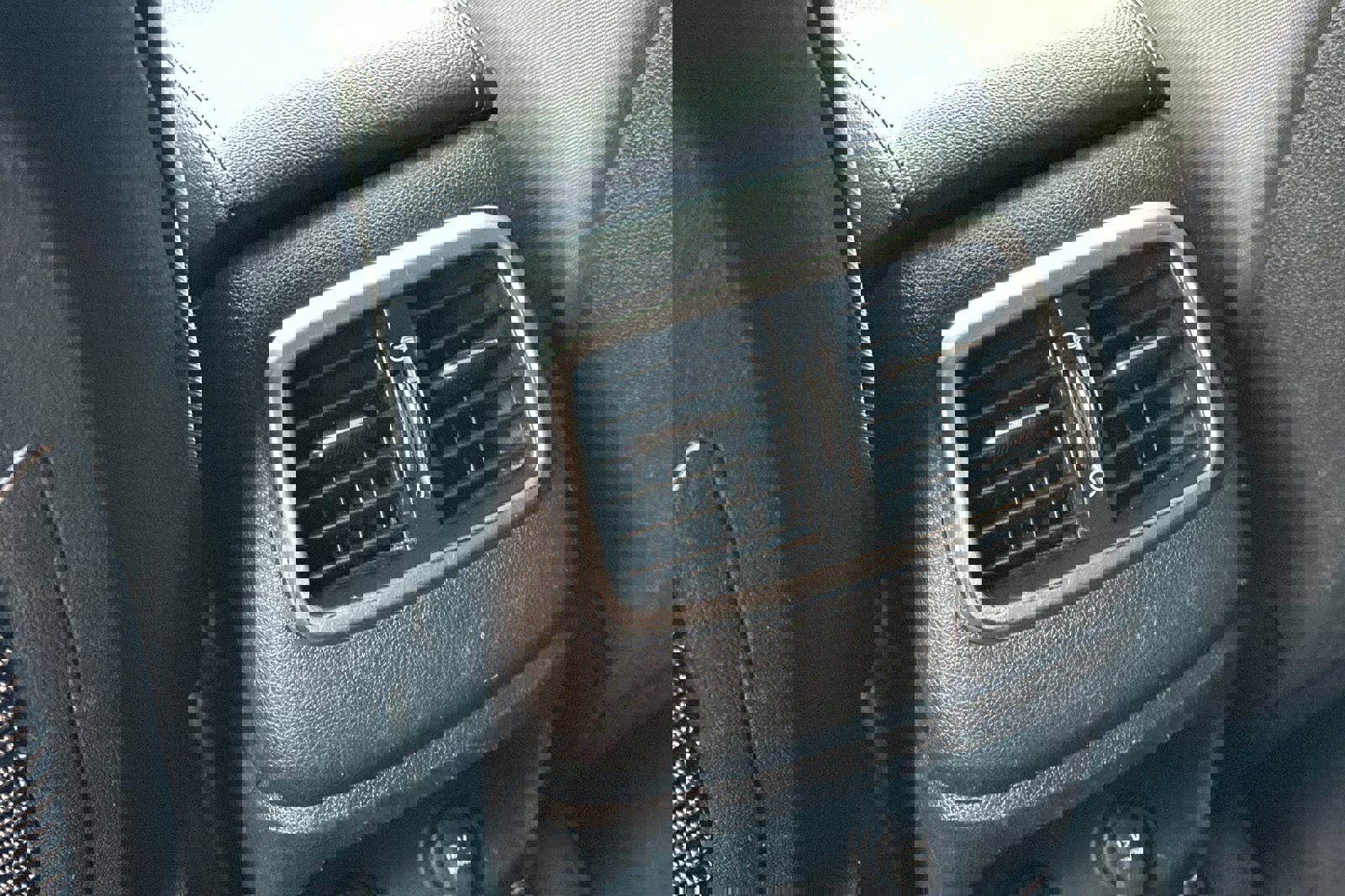 Used 2020 Kia Sorento S image 14