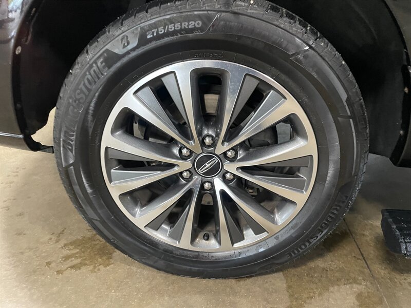 Used 2017 Lincoln Navigator L Select AWD/4WD image 27